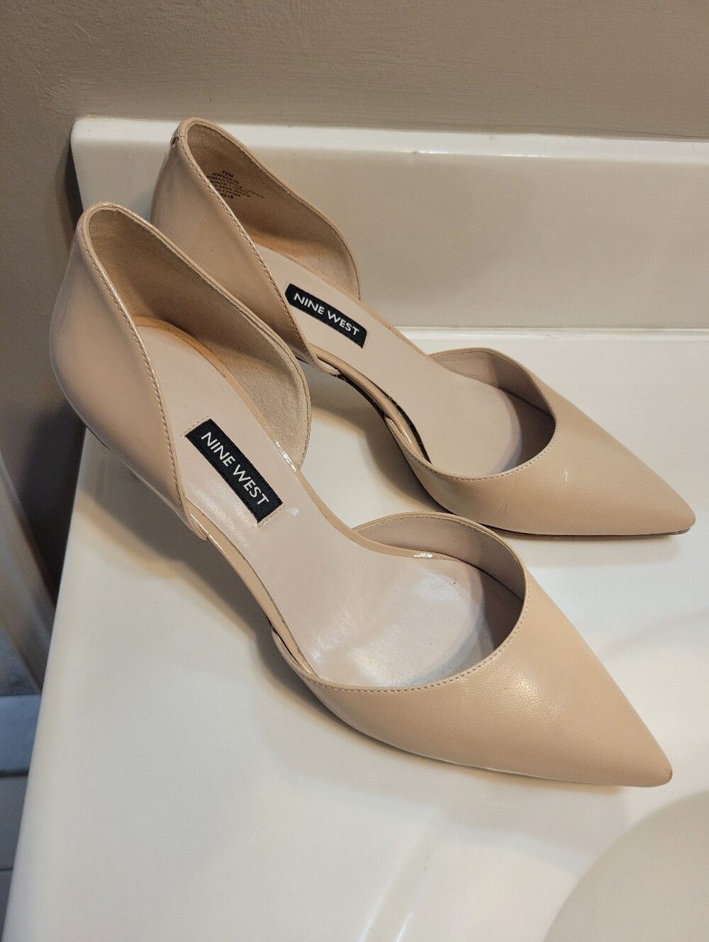 Nine West Nude Beige Leather Pointed Toe d'Orsay Kitten Heel Pumps Size 7.5M